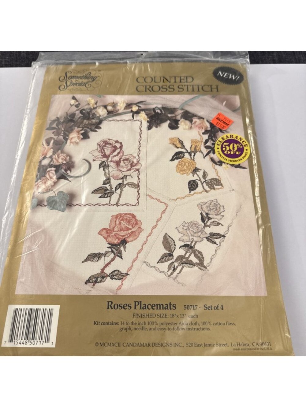 Something Special ROSES PLACEMATS Set Of 4 Cross Stitch Kit w/Fabric Thread C26